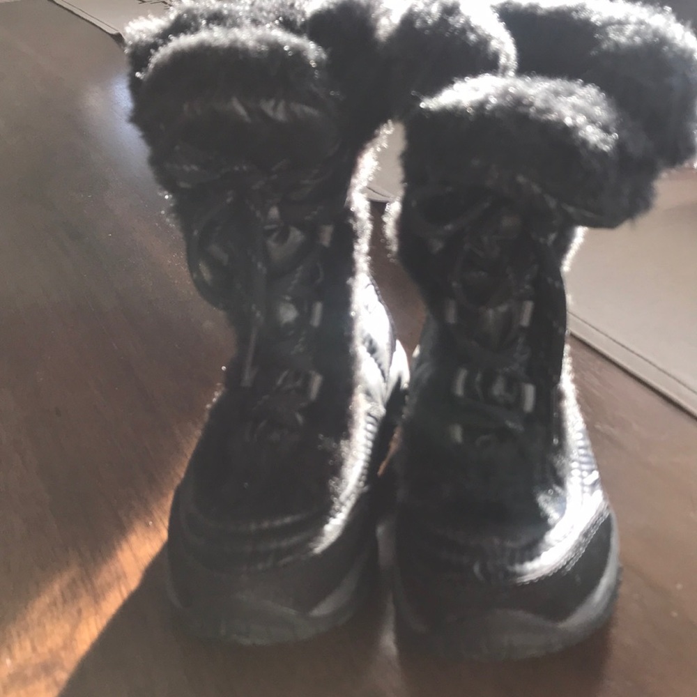 The North Face ⛄️ snow boots. ONLY WORN ONCE!